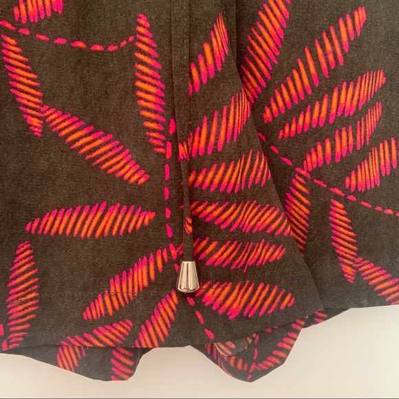 Printed Olive Crepe Shorts 4” - Picture 5 of 11